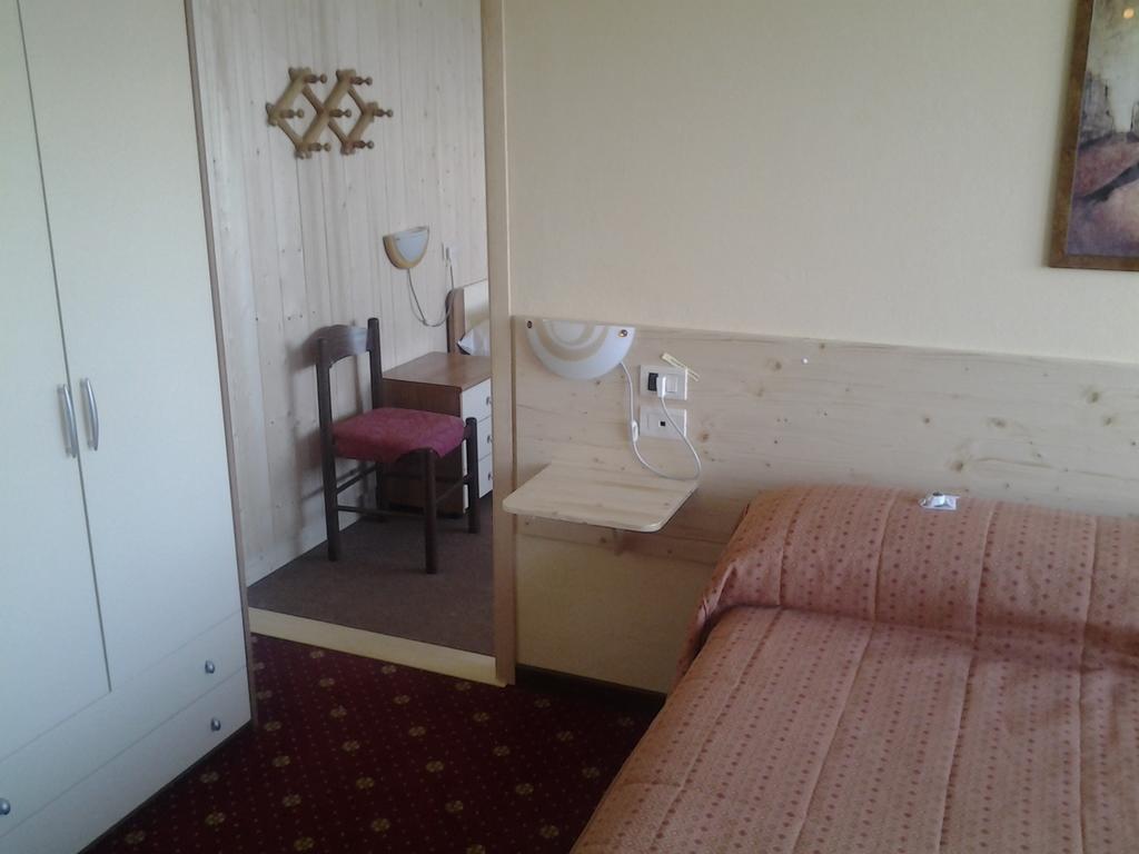 Hotel Poggio D'Oro Riva di Solto Oda fotoğraf