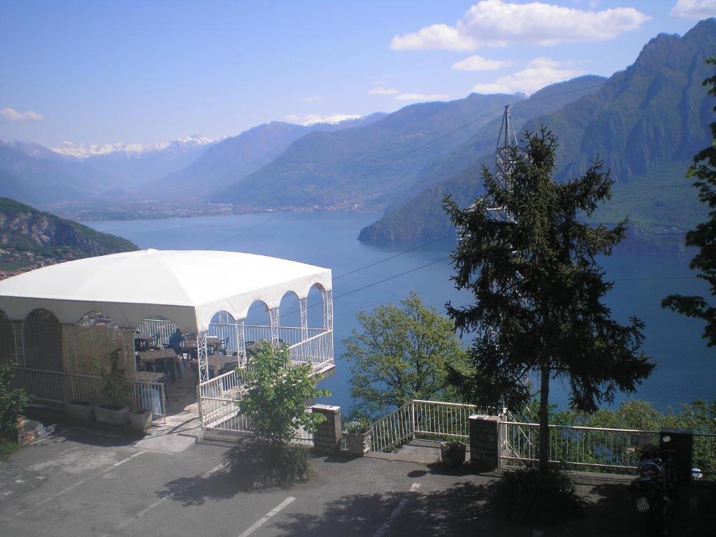 Hotel Poggio D'Oro Riva di Solto Dış mekan fotoğraf